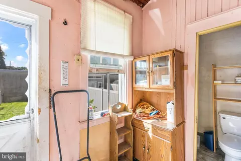 Entry Way - 122 Reading Ave, Reading, PA 19607 photo 3 of 4
