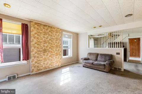 Living - 122 Reading Ave, Reading, PA 19607 photo 1 of 4