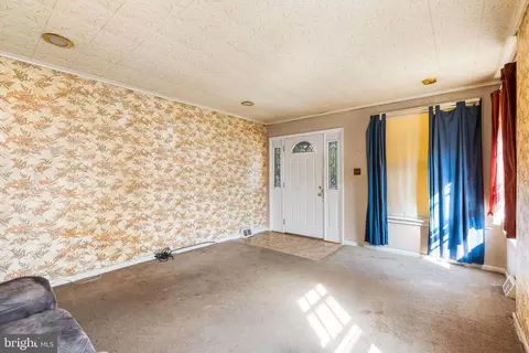 Living - 122 Reading Ave, Reading, PA 19607 photo 3 of 4