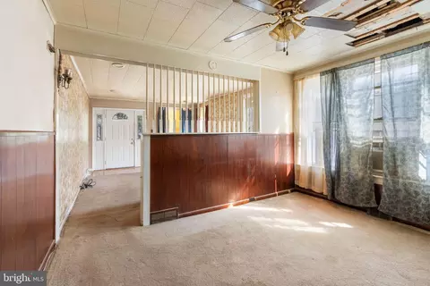 Living - 122 Reading Ave, Reading, PA 19607 photo 4 of 4