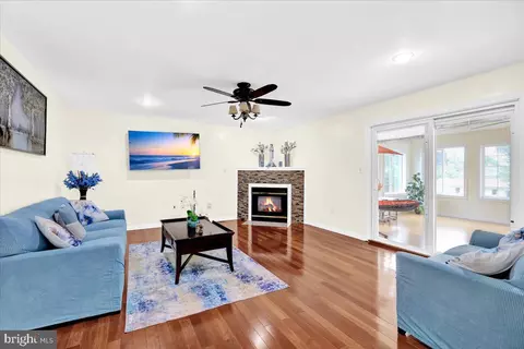 Living - 307 Bard Ave, Reading, PA 19608 photo 2 of 4