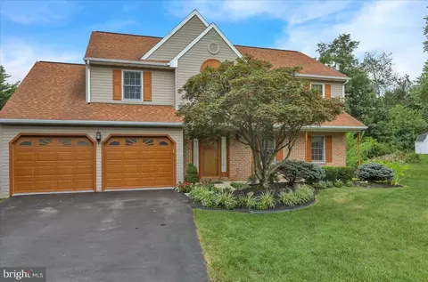 Exterior - 307 Bard Ave, Reading, PA 19608 photo 4 of 13