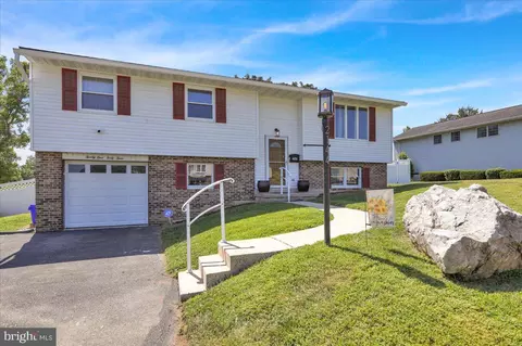 2144 Mayo Dr, Reading, PA 19601