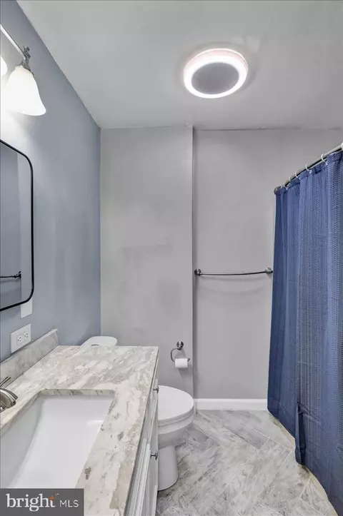 Bath - 2144 Mayo Dr, Reading, PA 19601 photo 2 of 6