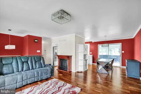 Living - 2144 Mayo Dr, Reading, PA 19601 photo 2 of 3