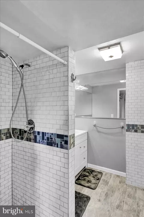Bath - 2144 Mayo Dr, Reading, PA 19601 photo 6 of 6