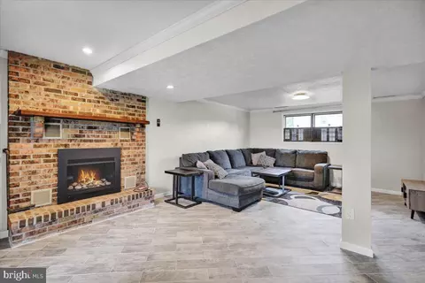 Living - 2144 Mayo Dr, Reading, PA 19601 photo 3 of 3