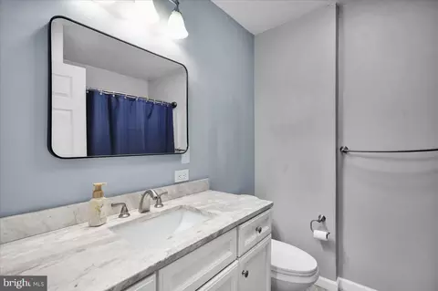 Bath - 2144 Mayo Dr, Reading, PA 19601 photo 1 of 6
