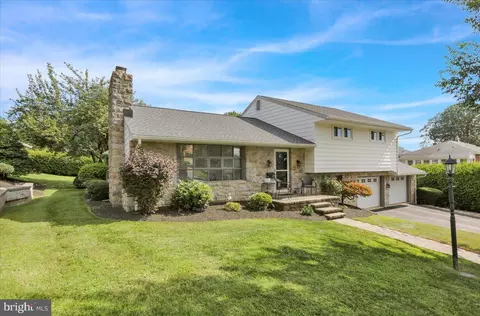 320 Pennsylvania Ave, Shillington, PA 19607 photo 3