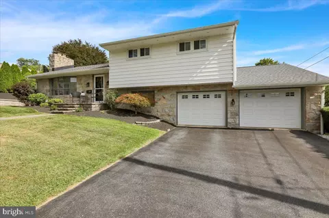 320 Pennsylvania Ave, Shillington, PA 19607 photo 2