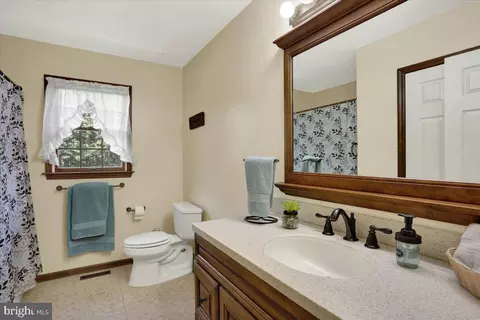 Bath - 1542 Welsh Rd, Reading, PA 19607 photo 3 of 5
