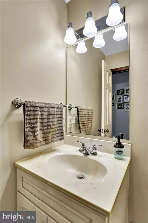 Bath - 1542 Welsh Rd, Reading, PA 19607 photo 2 of 5