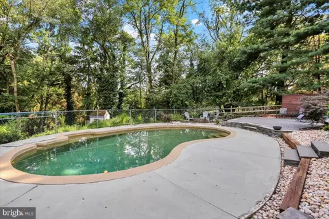 Exterior - 1542 Welsh Rd, Reading, PA 19607 photo 9 of 11