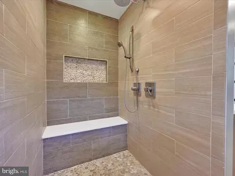 Bath - 23 Eagle Ln, Reading, PA 19607 photo 3 of 4