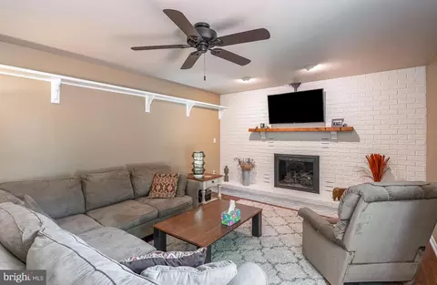 Living - 100 Mesa Dr, Sinking Spring, PA 19608 photo 4 of 4