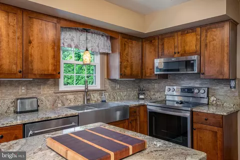 Kitchen - 100 Mesa Dr, Sinking Spring, PA 19608 photo 3 of 4