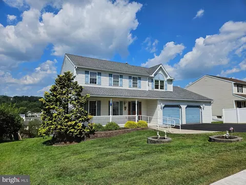 4509 Hillside Rd, Reading, PA 19606