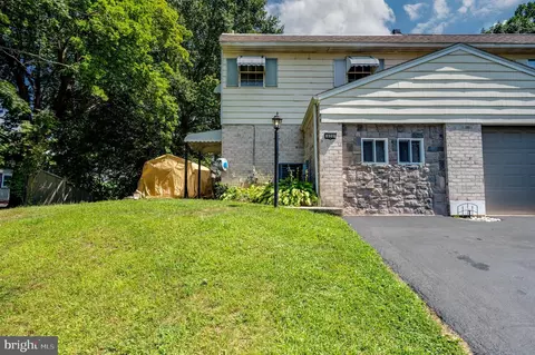 820 Rabbit Ln, Reading, PA 19606