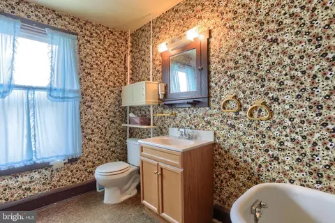 Bath - 13 Montello Rd, Reading, PA 19608 photo 5 of 6