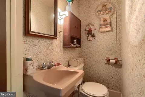 Bath - 13 Montello Rd, Reading, PA 19608 photo 2 of 6