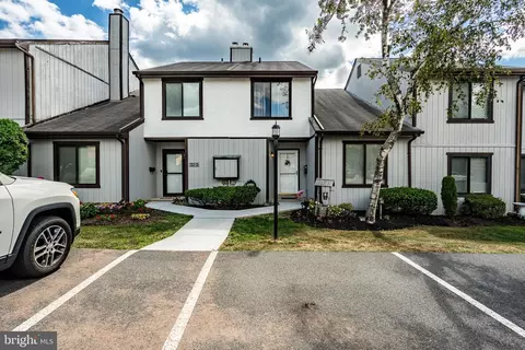 32 2 Wister Way, Reading, PA 19606