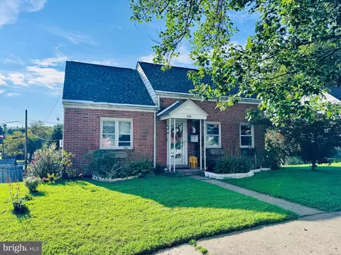 228 Beverly Pl, Reading, PA 19611