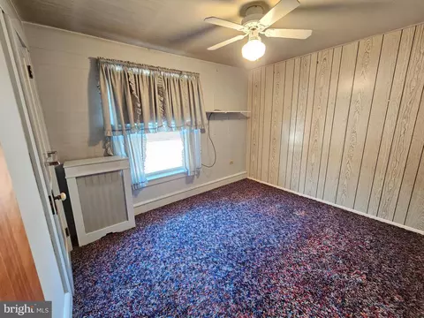 Bedroom - 406 State St, Reading, PA 19607 photo 1 of 3