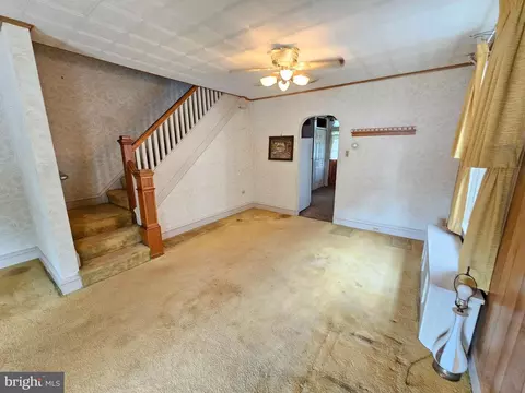 Living - 406 State St, Reading, PA 19607 photo 2 of 3