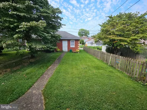 Exterior - 406 State St, Reading, PA 19607 photo 2 of 4