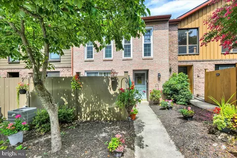 198 Oakmont Ct, Reading, PA 19607 photo 2