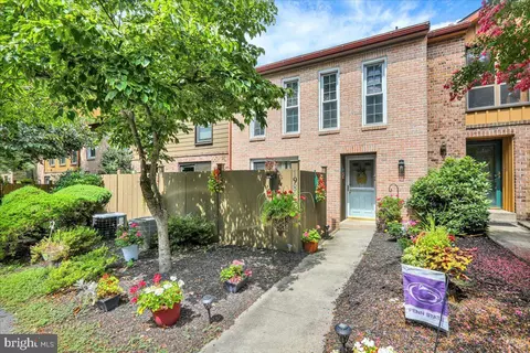 198 Oakmont Ct, Reading, PA 19607