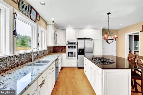 Kitchen - 878 Freemansville Rd, Reading, PA 19607 photo 4 of 5