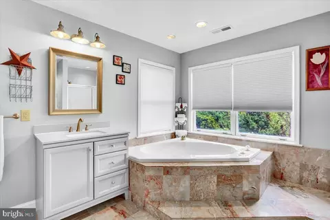 Bath - 878 Freemansville Rd, Reading, PA 19607 photo 3 of 7