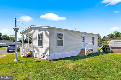 201 Bordic Rd, Reading, PA 19606