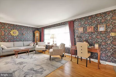 Living - 2408 Laurel Rd, Reading, PA 19609 photo 1 of 2