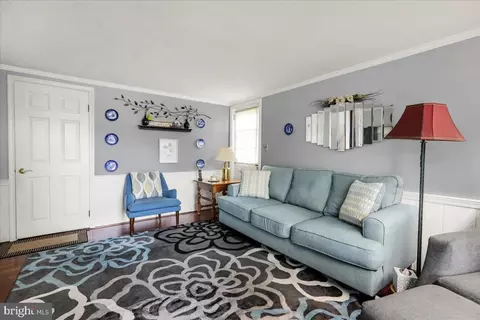 Living - 2408 Laurel Rd, Reading, PA 19609 photo 2 of 2