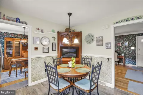 Dining - 2408 Laurel Rd, Reading, PA 19609 photo 2 of 2