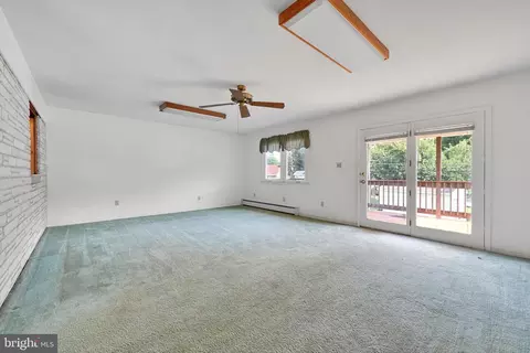 Living - 322 Morrison Rd, Reading, PA 19601 photo 3 of 4