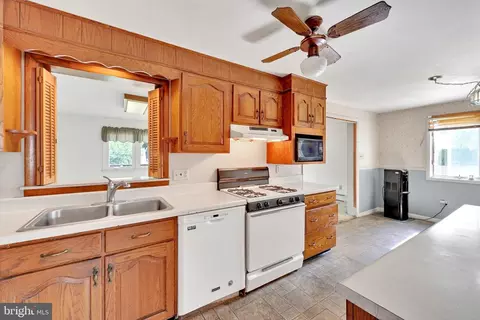 Kitchen - 322 Morrison Rd, Reading, PA 19601 photo 2 of 2