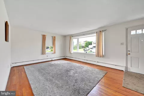 Living - 322 Morrison Rd, Reading, PA 19601 photo 1 of 4