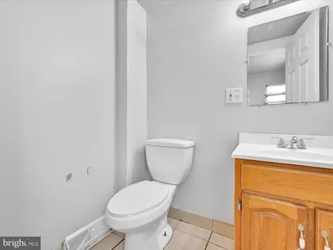 Bath - 465 W Oley St, Reading, PA 19601 photo 1 of 2