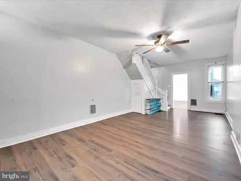 Living - 465 W Oley St, Reading, PA 19601 photo 2 of 4