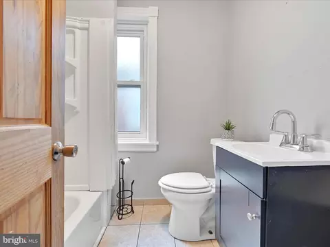 Bath - 465 W Oley St, Reading, PA 19601 photo 2 of 2