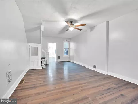 Living - 465 W Oley St, Reading, PA 19601 photo 3 of 4