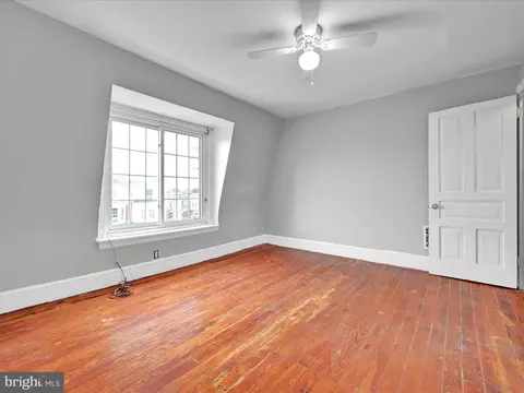 Bedroom - 465 W Oley St, Reading, PA 19601 photo 4 of 6