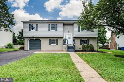 520 Oak St, Leesport, PA 19533