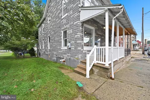 Exterior - 3964 Penn Ave, Sinking Spring, PA 19608 photo 2 of 4