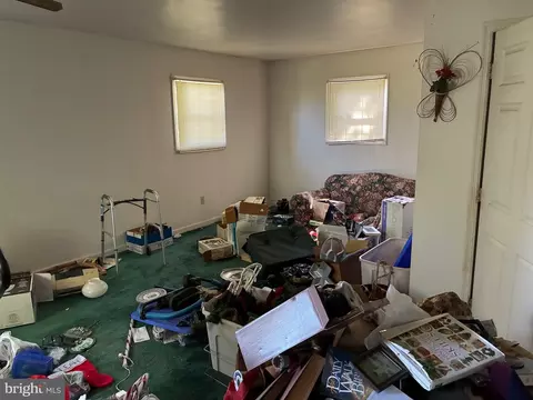 Living - 1970 Cedar Top Rd, Reading, PA 19607 photo 2 of 2