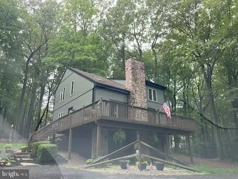 10 White Oak Dr, Fleetwood, PA 19522