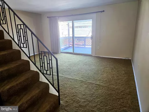Living - 19 Hilbert Ct, Reading, PA 19606 photo 2 of 3